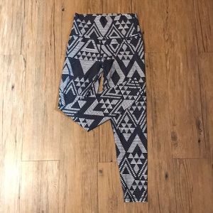 Aerie geometric pattern leggings size medium